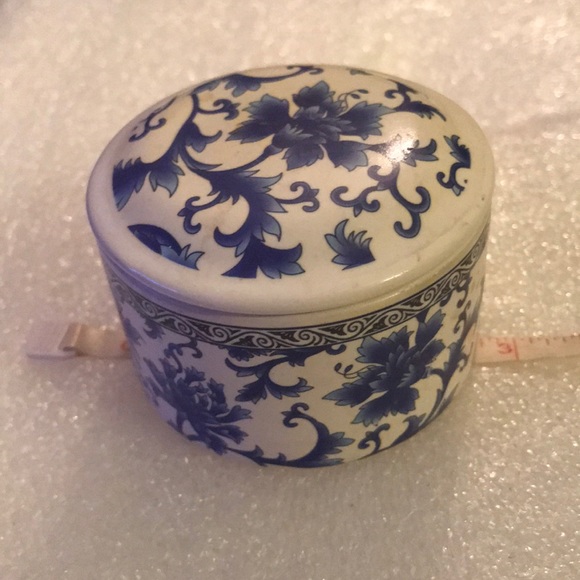 Porcelain box - Picture 5 of 5